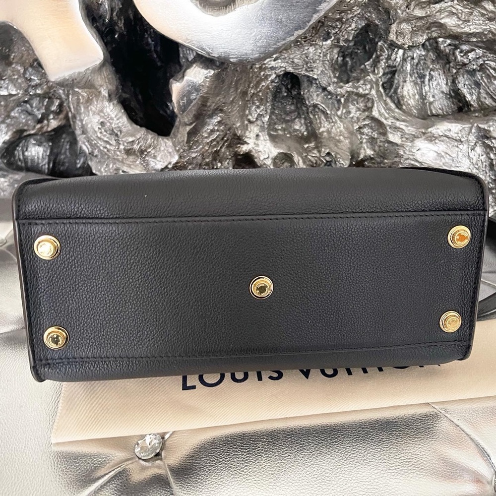 Louis Vuitton Onmyside Shoulder Bag - Picture 2 of 12